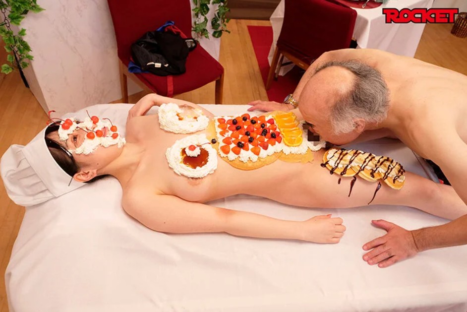 生クリーム女体盛りメッシー