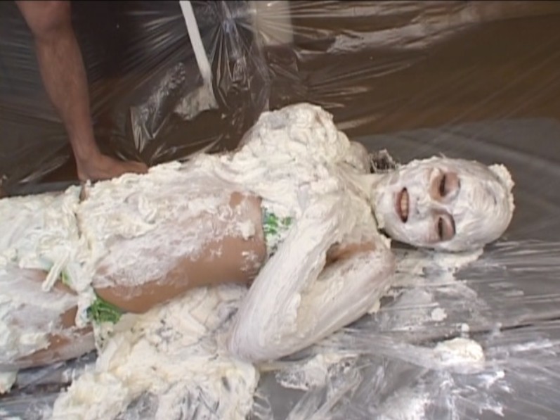 生クリーム女体盛り