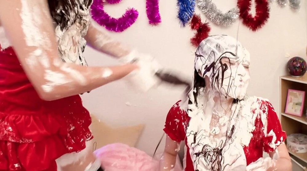 パイ投げ生クリームメッシー