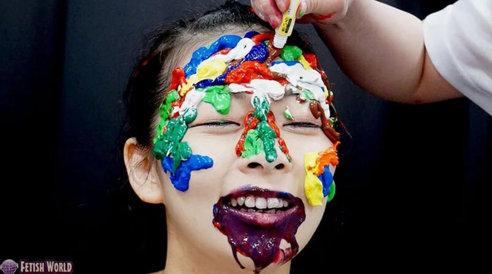 顔面ペイントぶっかけメッシー