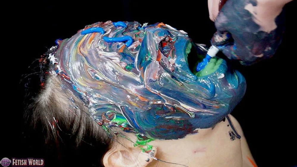 顔面ペイントぶっかけメッシー