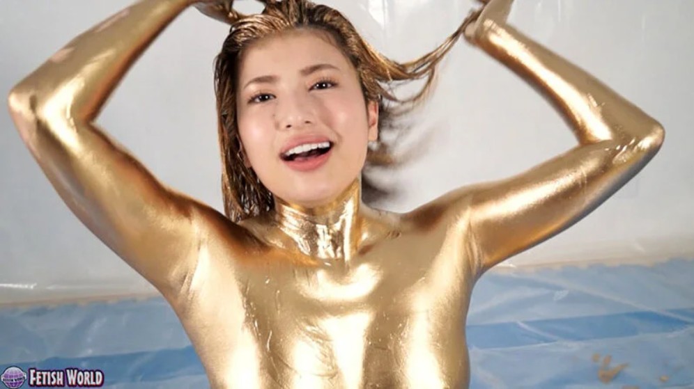 全身金粉メッシー