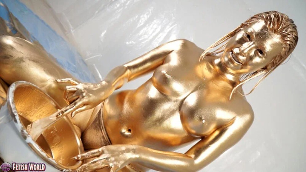 全身金粉メッシー