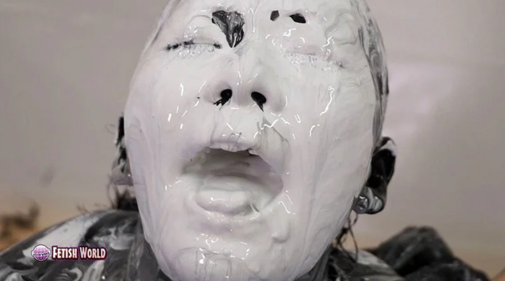 顔面ぶっかけペイントメッシー