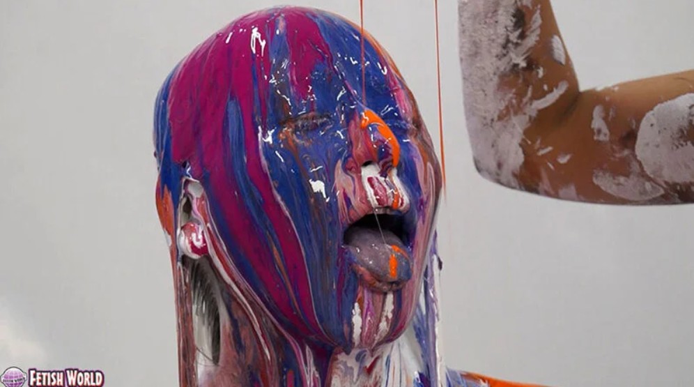 絵の具まみれ顔面ぶっかけメッシー