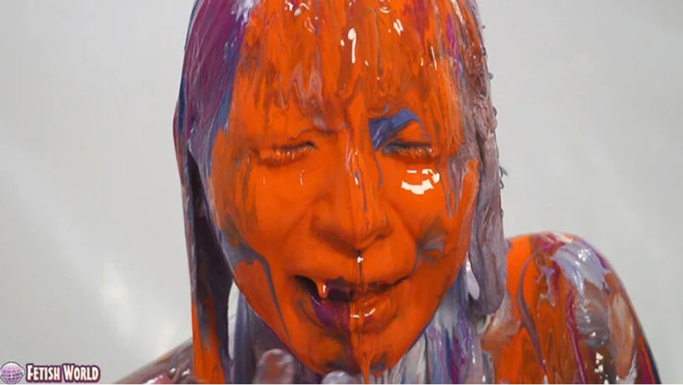 絵の具まみれ顔面ぶっかけメッシー