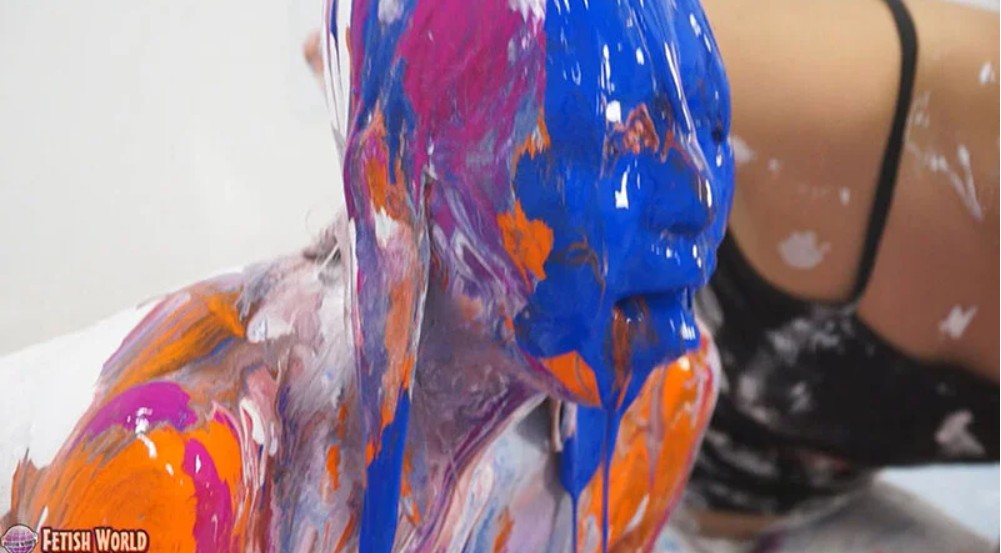 絵の具まみれ顔面ぶっかけメッシー