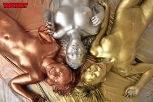 金粉銀粉銅粉のスポーツメッシー｜全身ピカピカボディペイントで美しくエロスを感じる